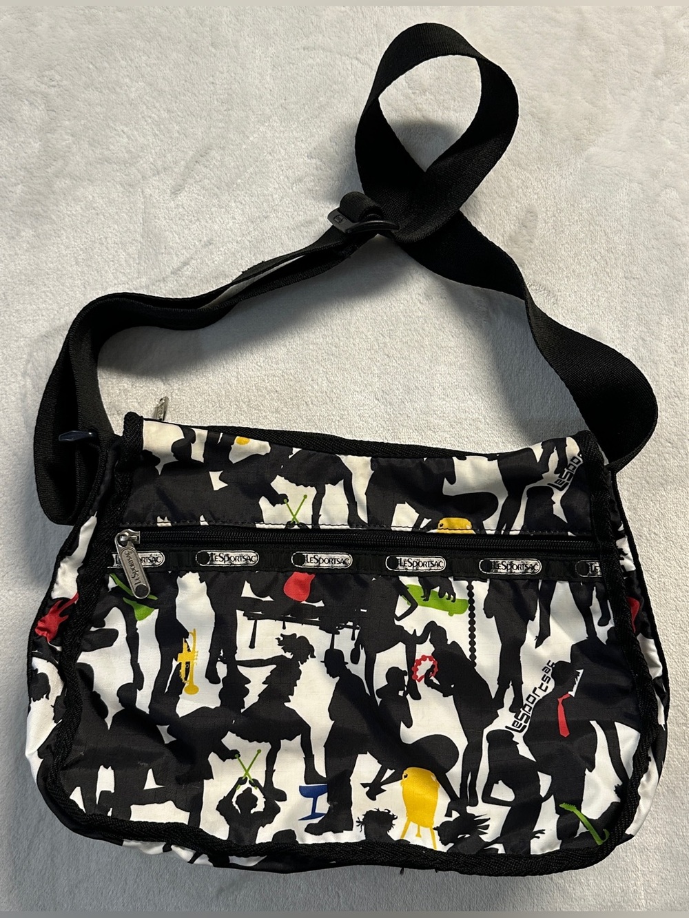LESPORTSAC black white artist in residence "groupie" small crossbody purse